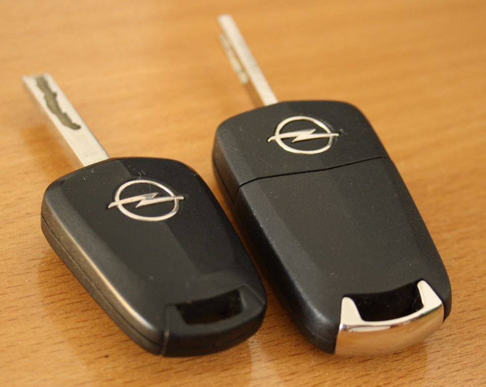 Ключ с машиной опель корса. Выкидной ключ Opel Astra h.