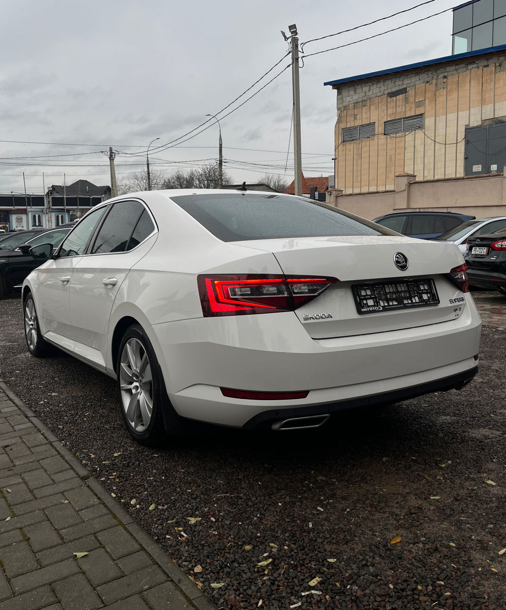 Skoda Superb foto 4