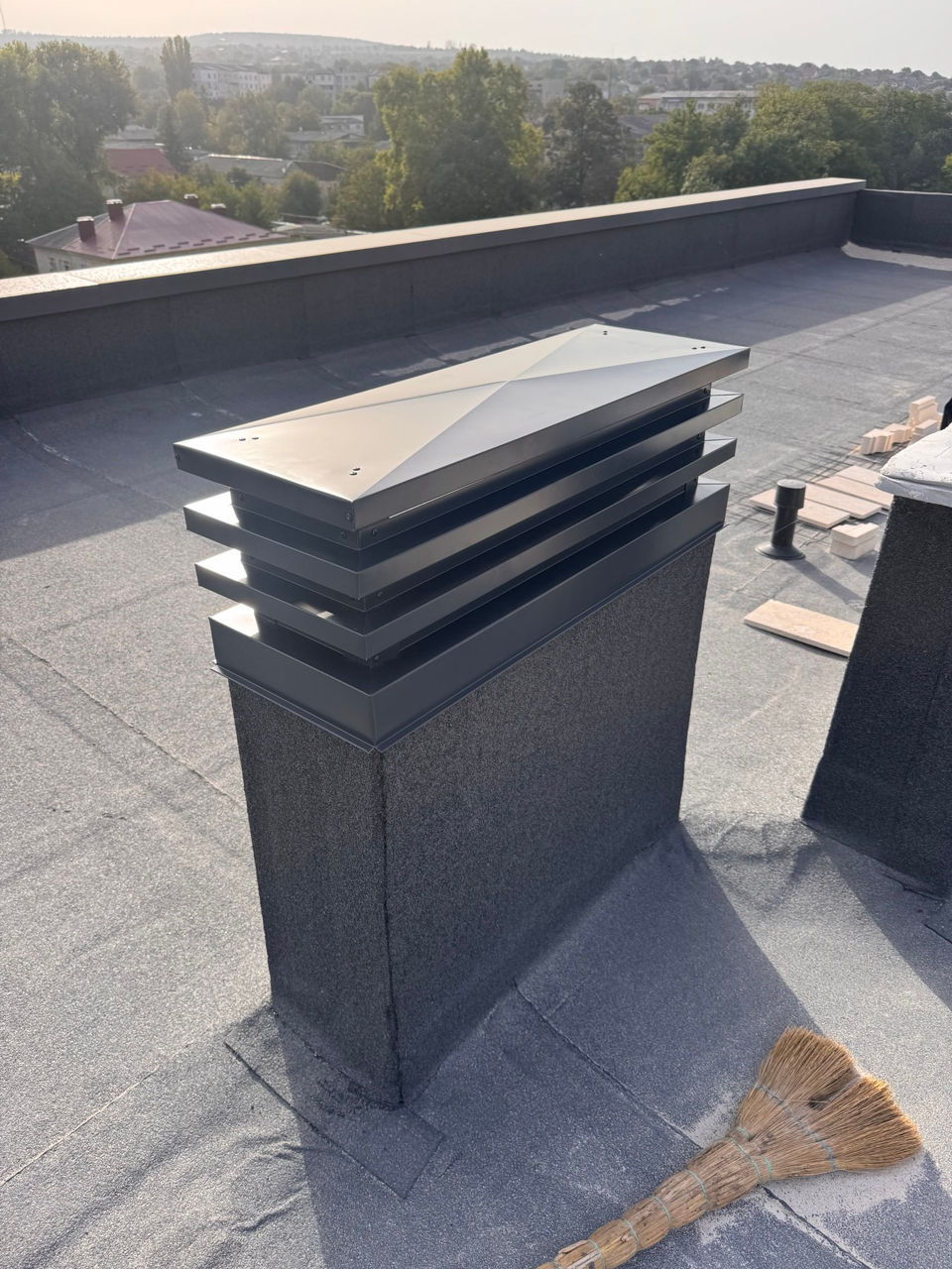Parapete cosuri de ventilare la comanda / парапеты, вентиляционные дымоходы на заказ. foto 3