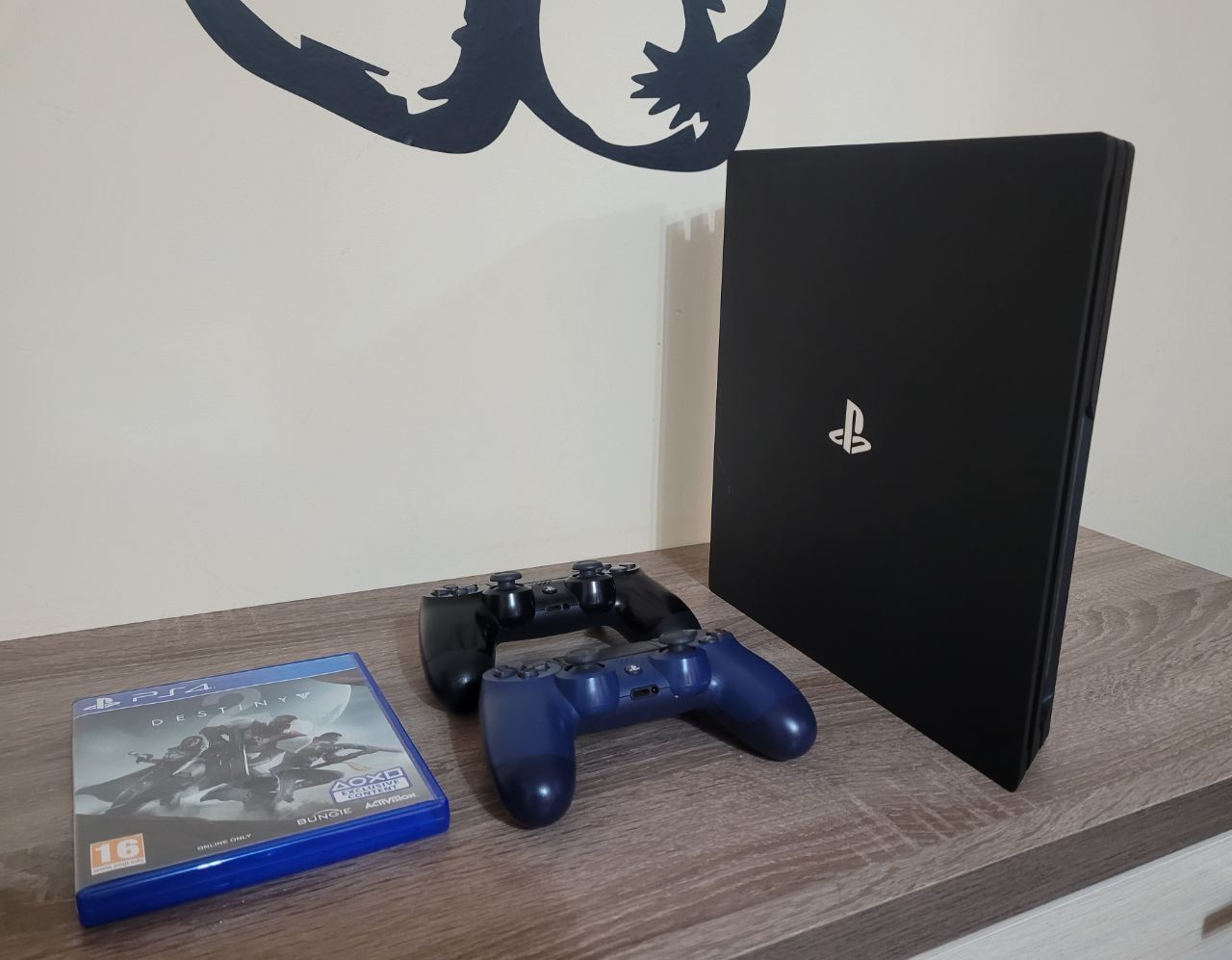 Playstation 4 PRO 1TB + 2 геймпада + ИГРЫ в идеальном состоянии