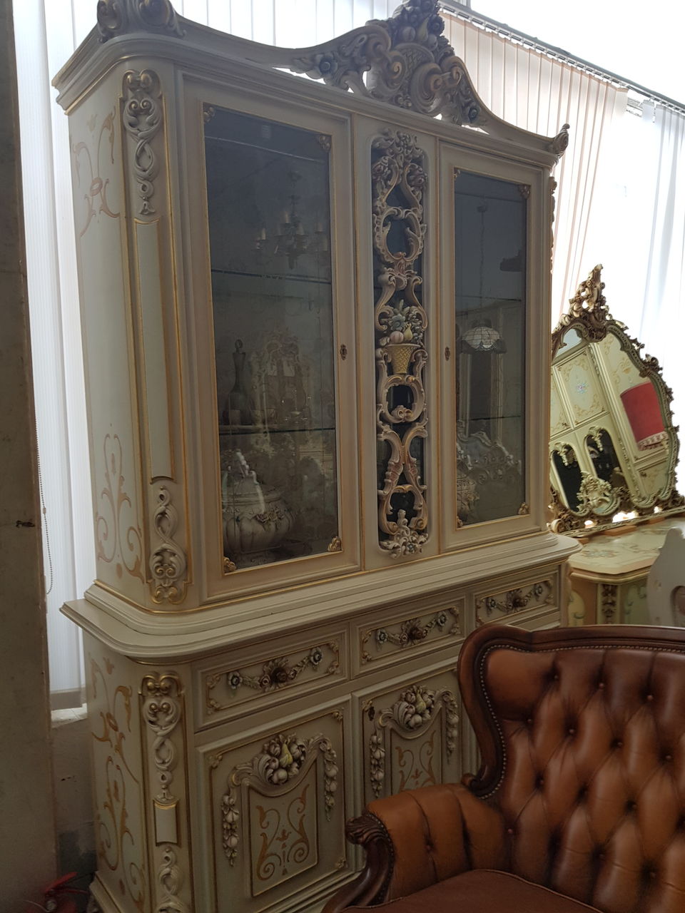 Dulapuri și vitrine din Germania la Florilor 14 foto 1