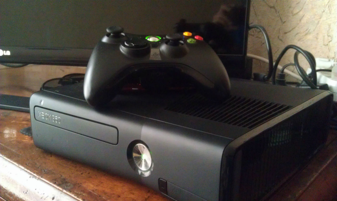 xbox360 slim + freeboot + igri + 250 гб