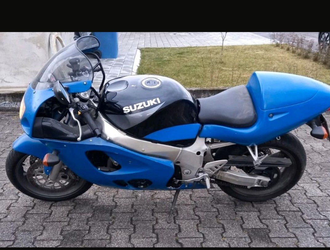 Suzuki cumpar moto avariate foto 0