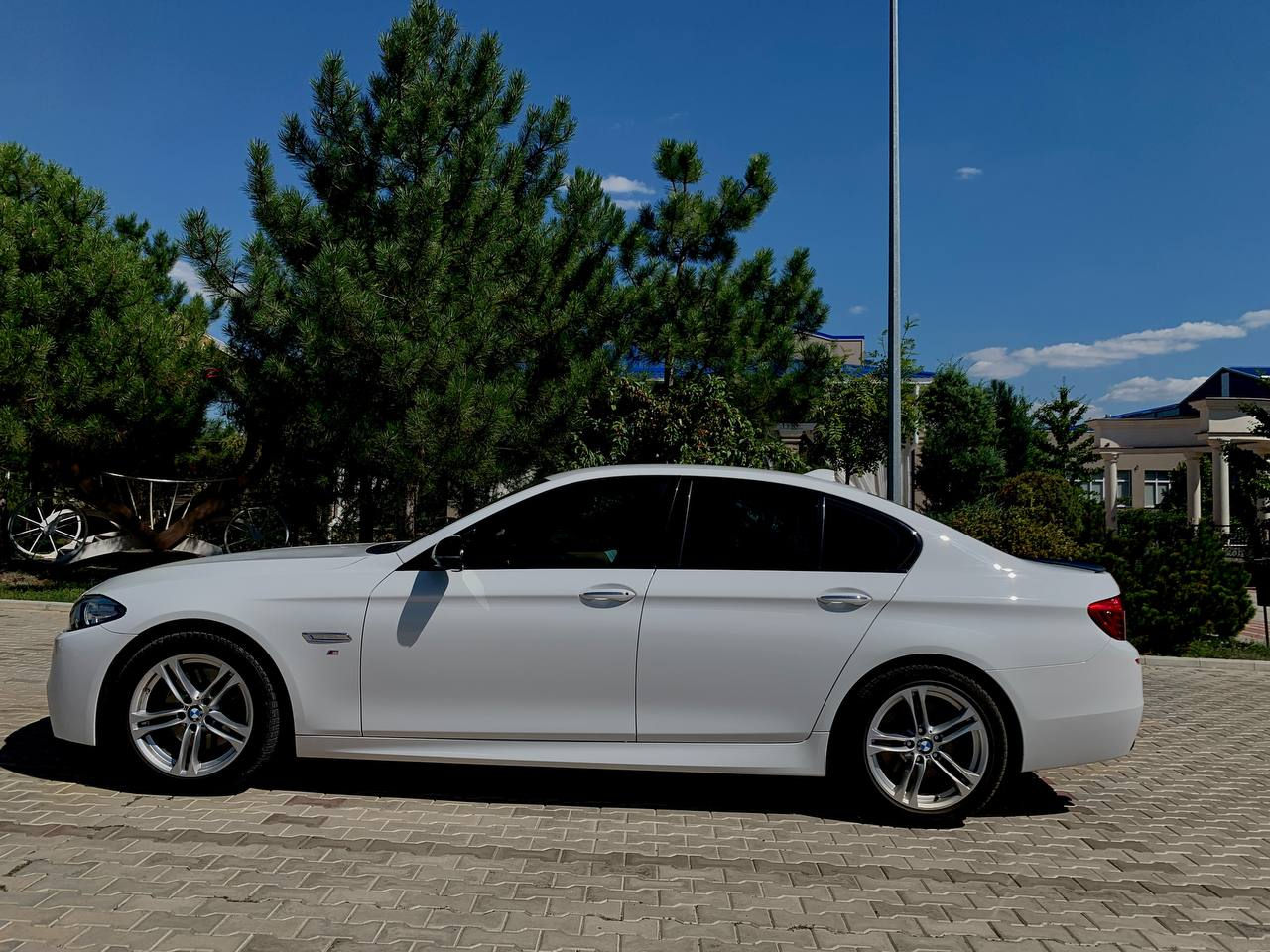 BMW 5 Series foto 5