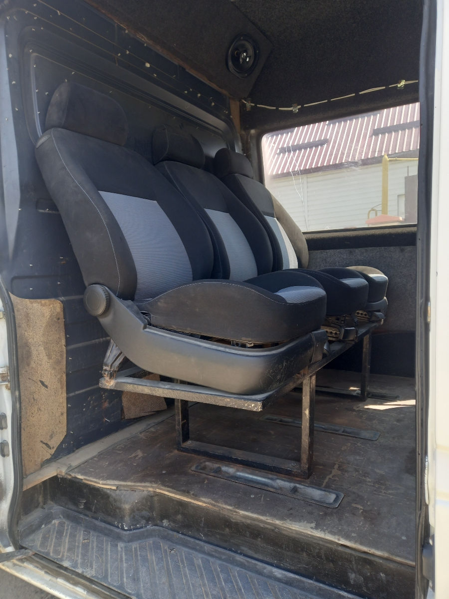 Mercedes 208D foto 3