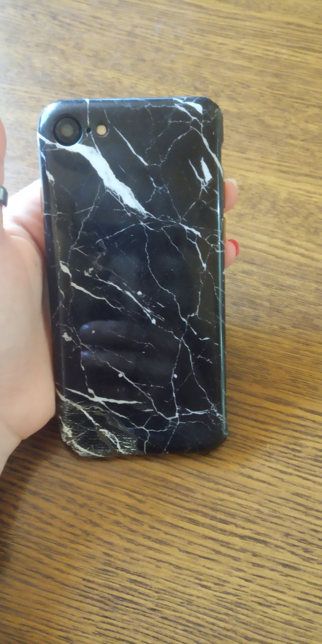 Продам айфон 7 на 128 Гб (1800 лей возможен торг)