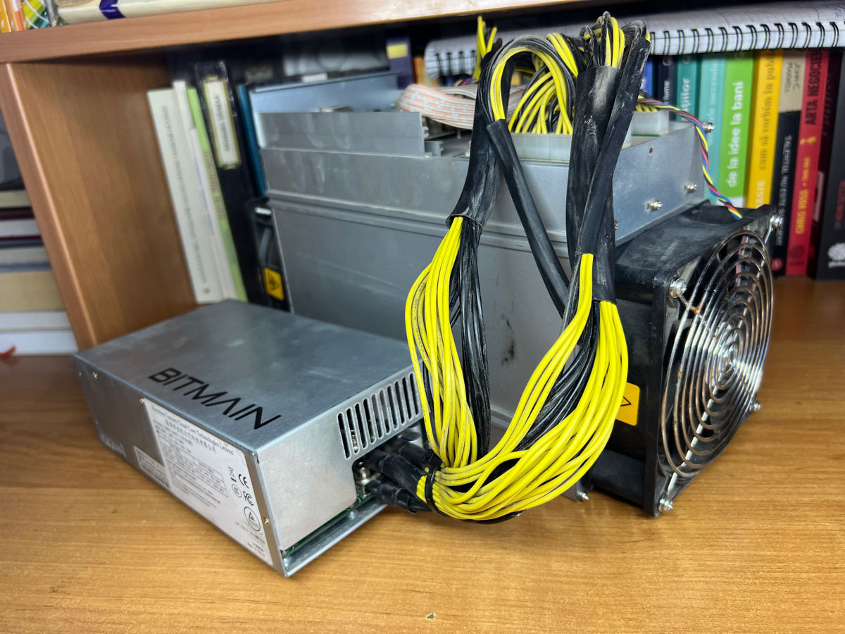 AntMiner S9K pentru Bitcoin - 50Euro + Livrare Posibil schimb!!! foto 0