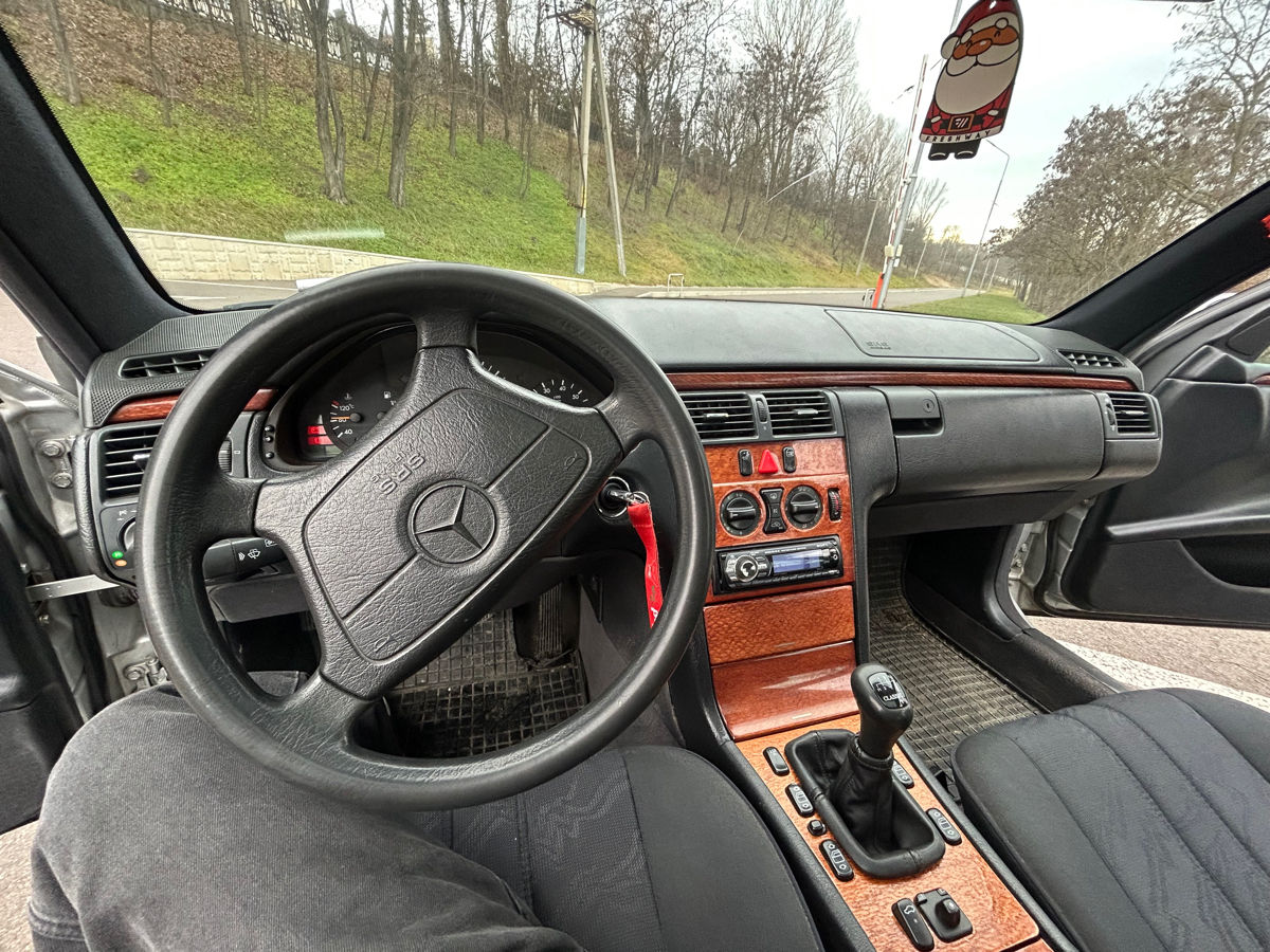 Mercedes E-Class foto 6