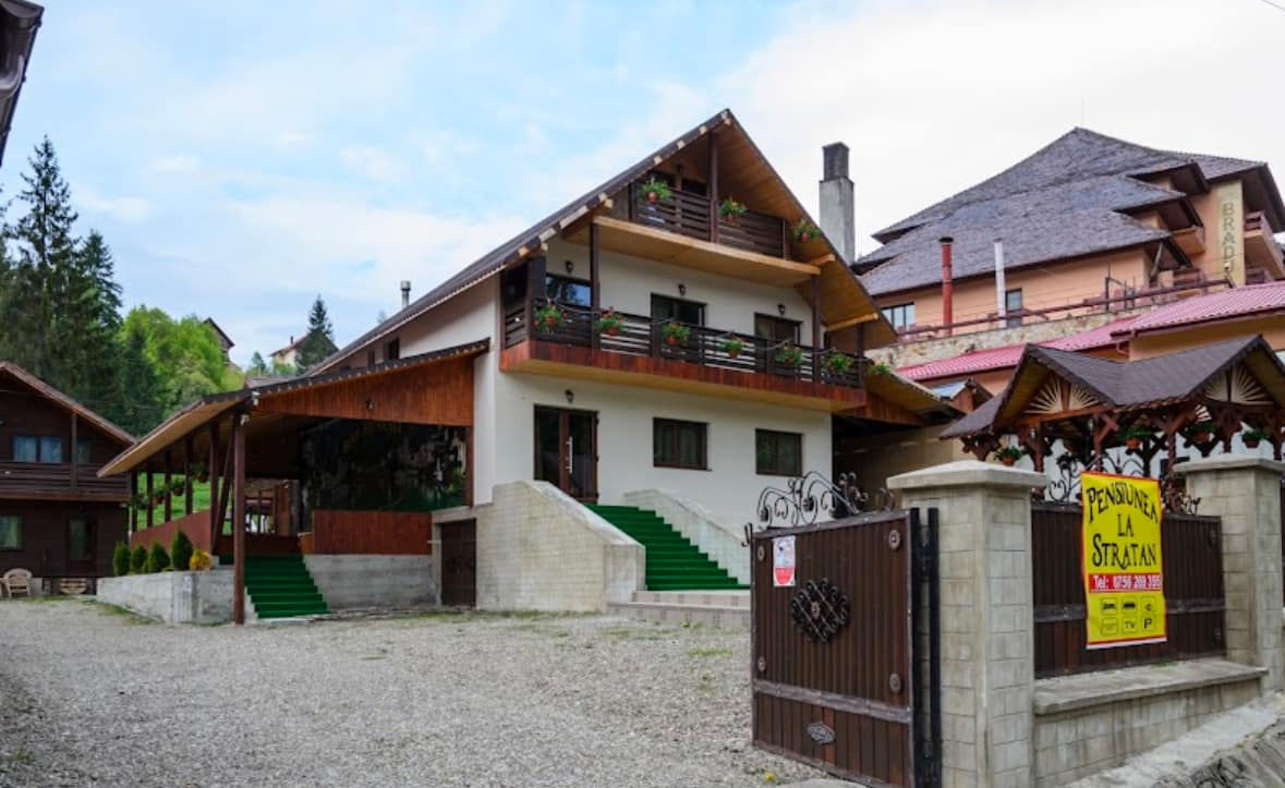 Pensiune de vânzare în Durău, România  foto 0