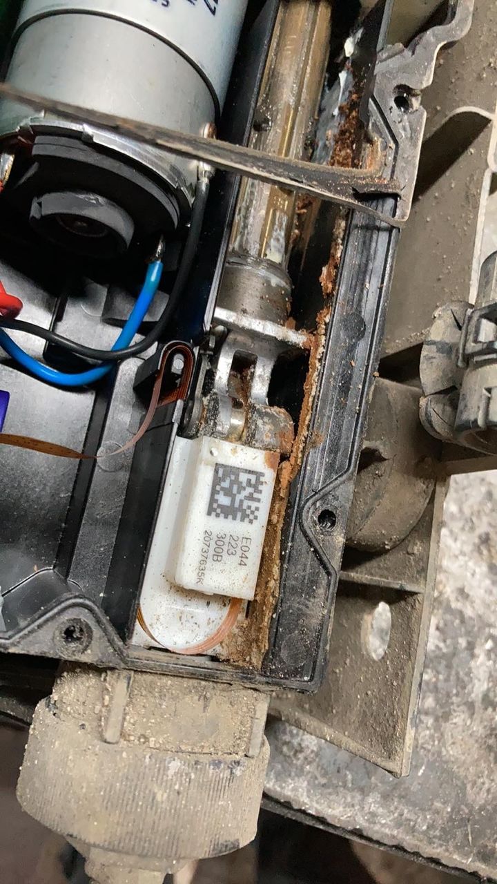 Reparatia frinelor de mina electrice,Ремонт электро ручников Renault Scenic,Grand Scenic foto 3