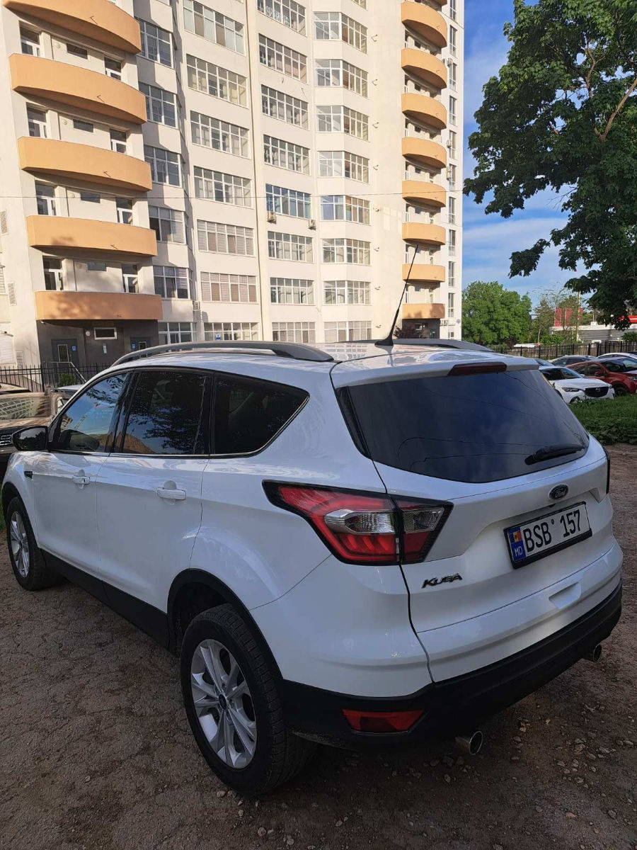 Ford Kuga foto 1