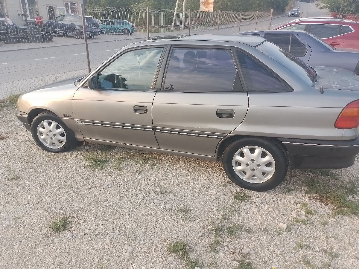 Opel Astra foto 1