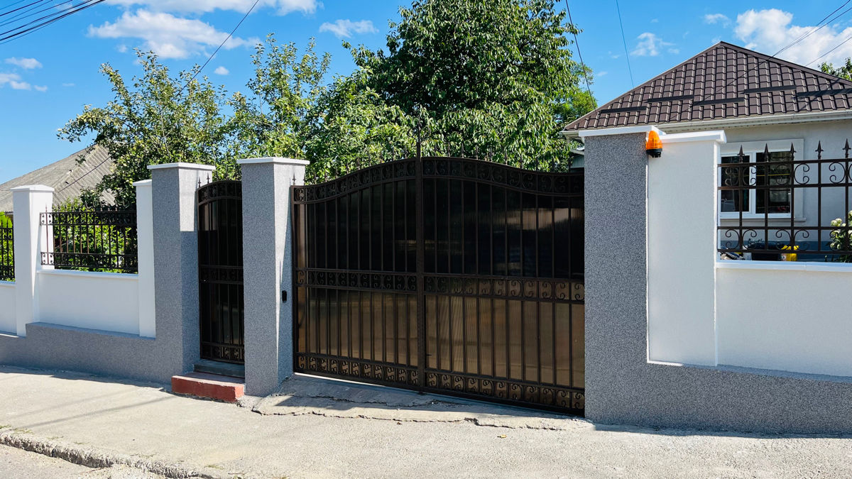 Fațada casei(termoizolarea pin la cheie) foto 5