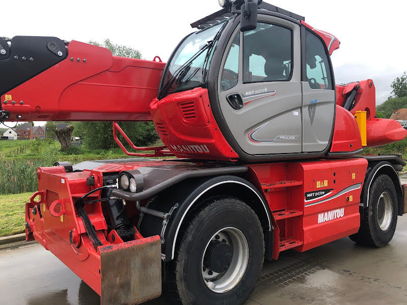Телескопический погрузчик с поворотной башней Manitou MRT2470 фото 1