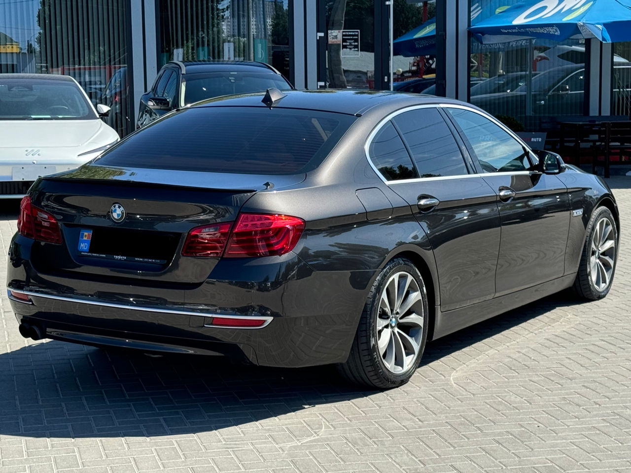 BMW 5 Series foto 3