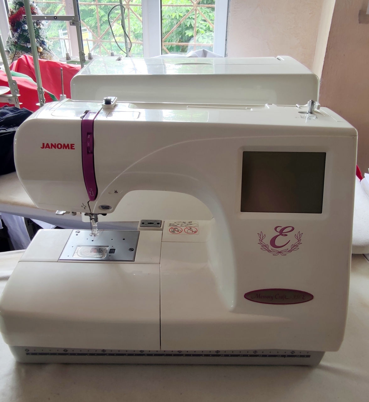 Продается вышивальная машина Janome memory craft 350E