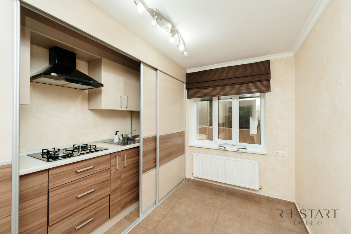 Spre vânzare: casă în stil clasic, cu design exclusiv și două intrări ...