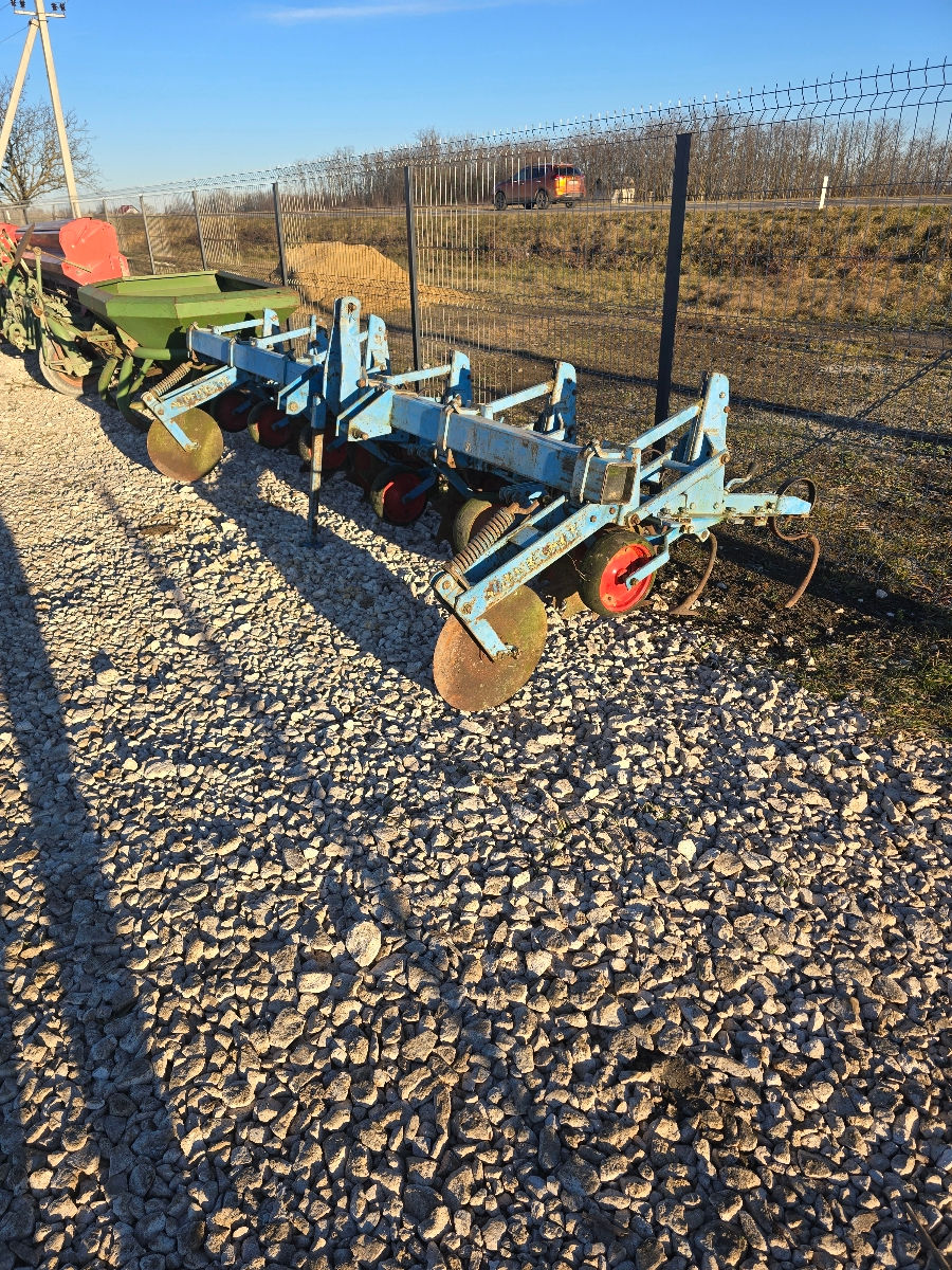 Cultivator printre rînduri din europa. foto 3