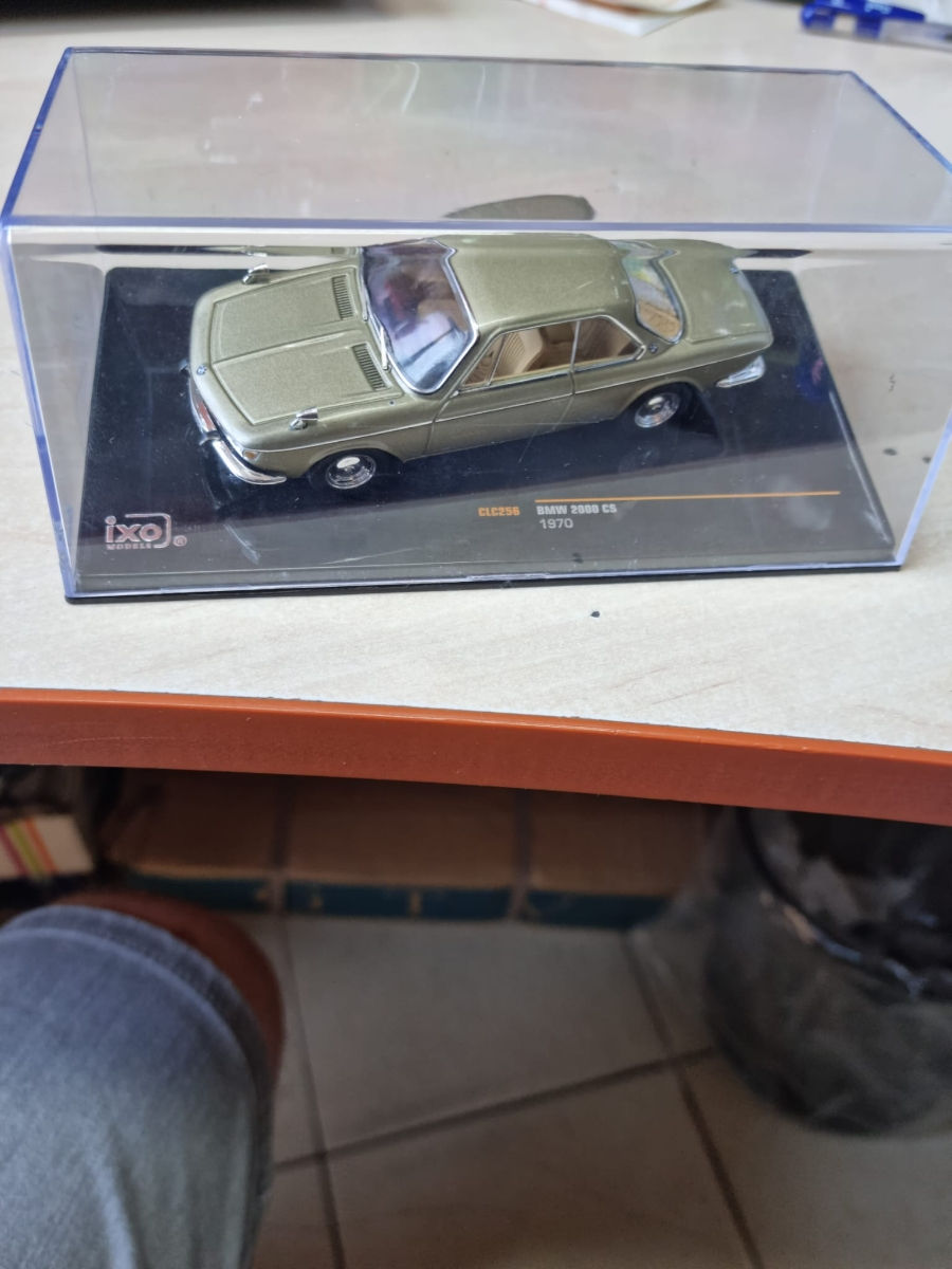 BMW 2000cs 1:43 foto 3