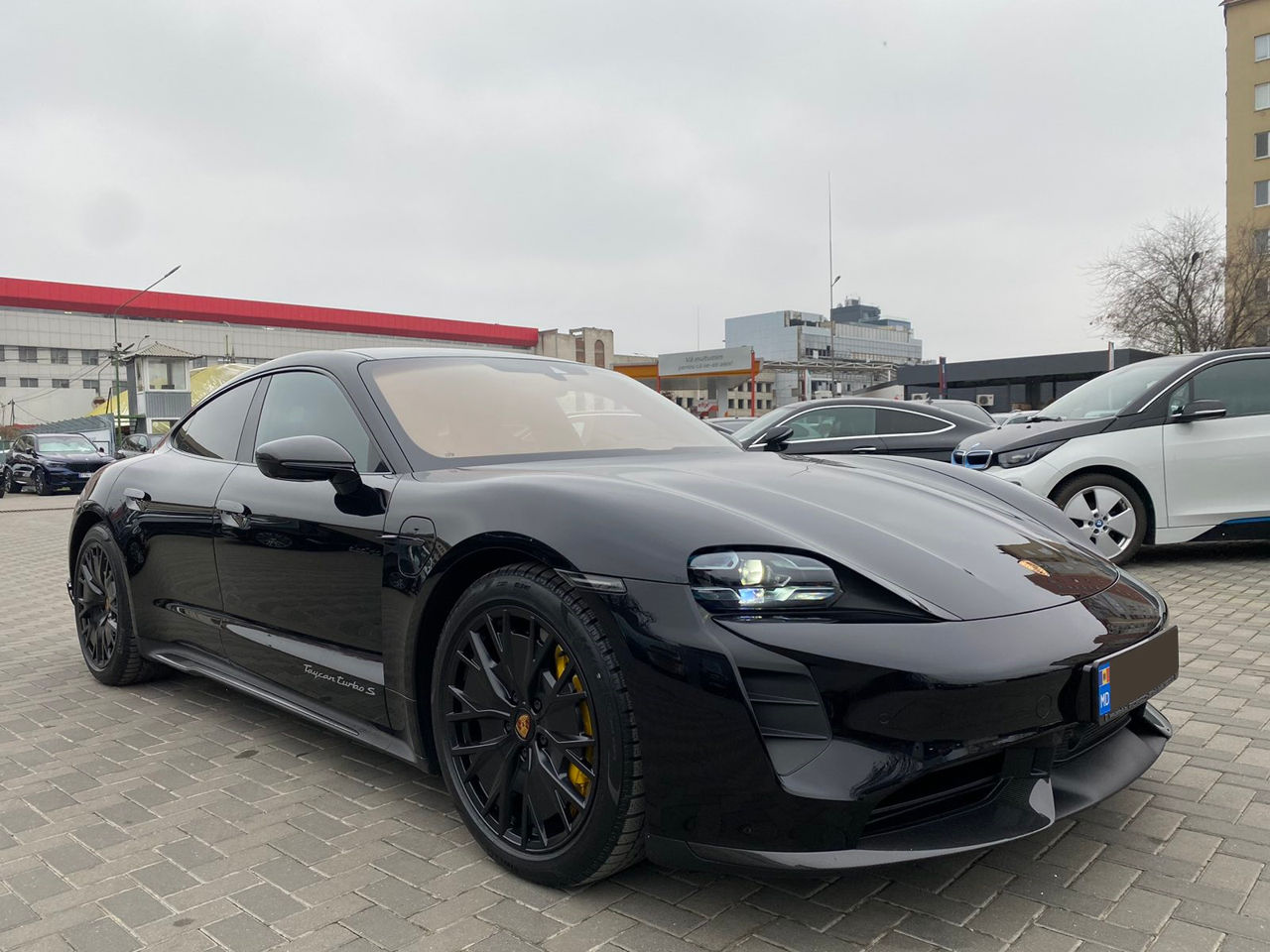 Porsche Taycan foto 2