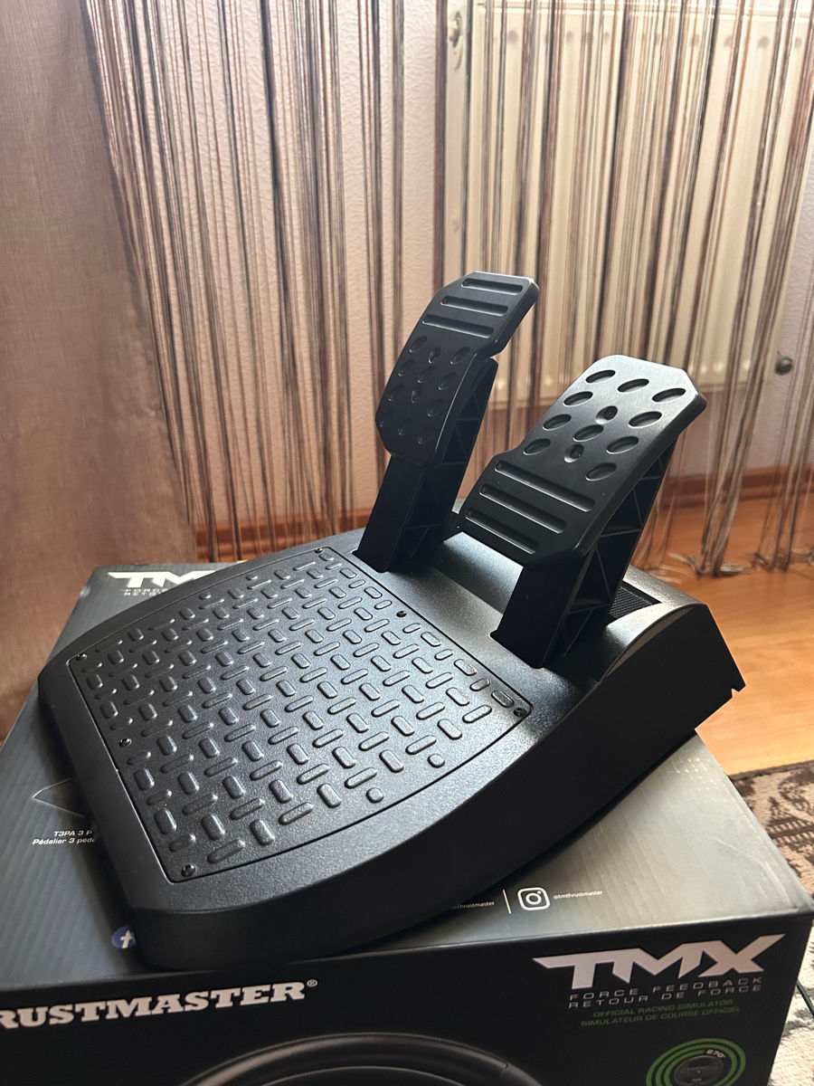Vând volan Thrustmaster TMX foto 3