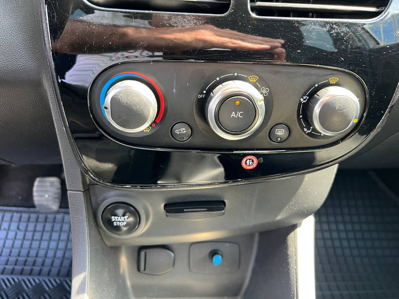 Renault Clio foto 12