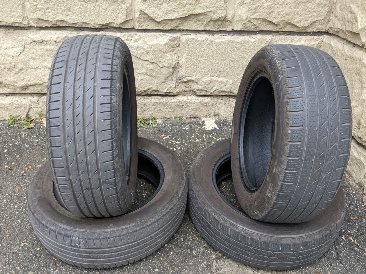 Tracmax IcePlus S210 215/60 R17 96H IARNA 215/60 R17 96H Nexen NBlue