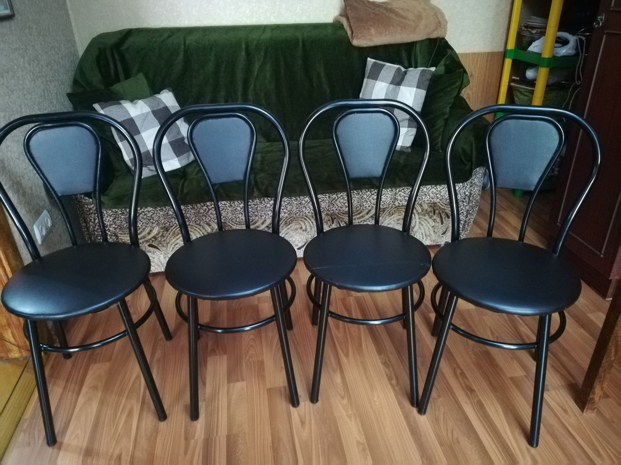 продам стол со стульями