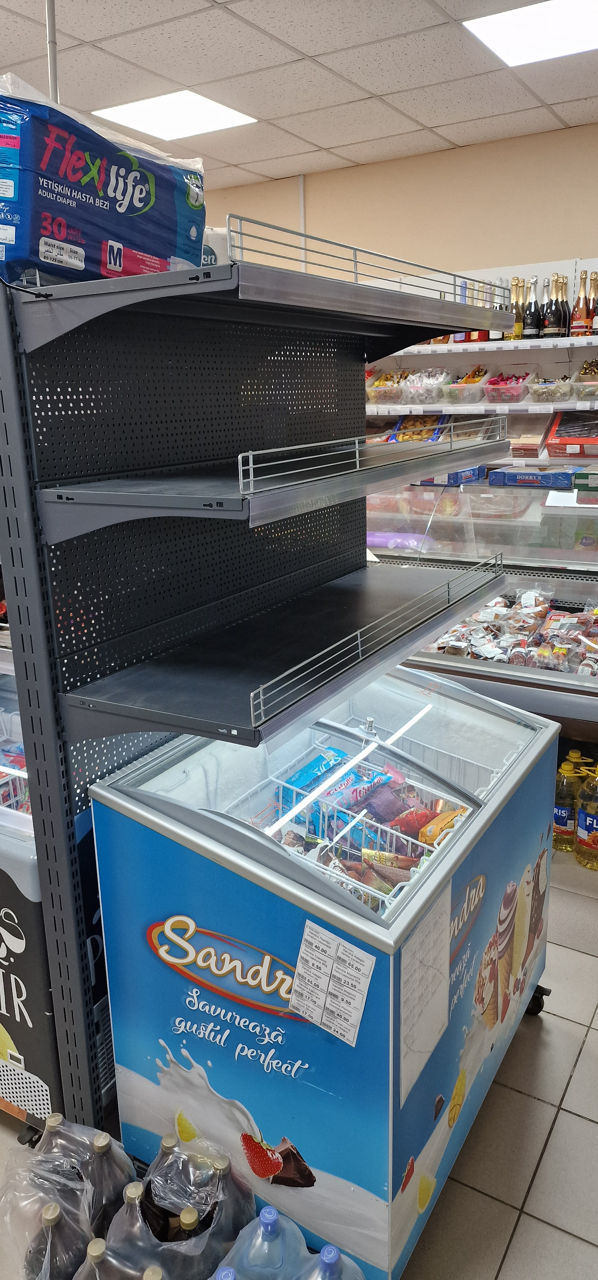 Se vinde frigidere, vitrine,  masa de marcaj.  Toate in stare ideală.  foto 0