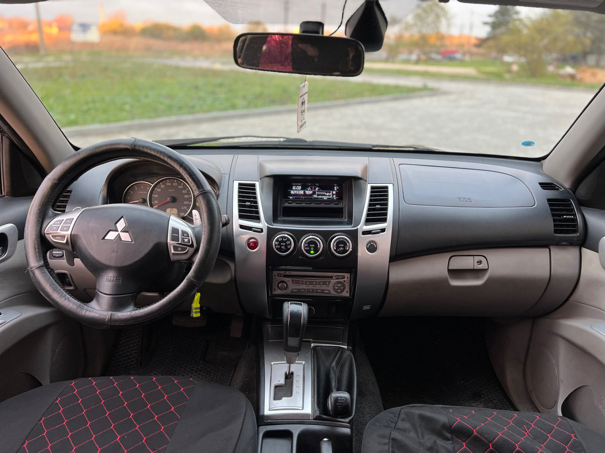 Mitsubishi Pajero Sport foto 16