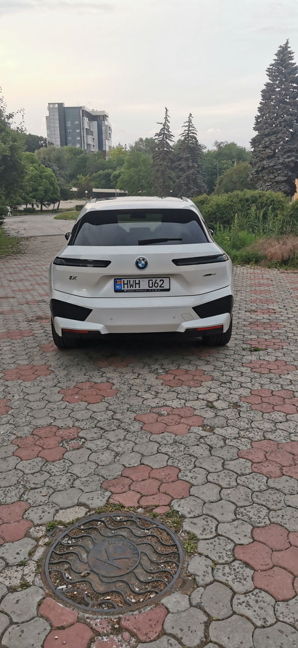 BMW iX foto 7