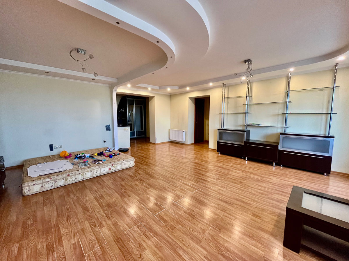 Apartament cu 2 camere, 103 m², Centru, Chișinău foto 2