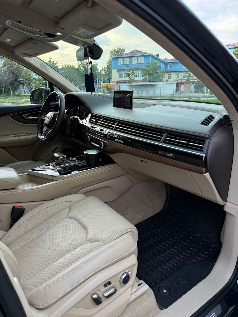 Audi Q7 фото 13