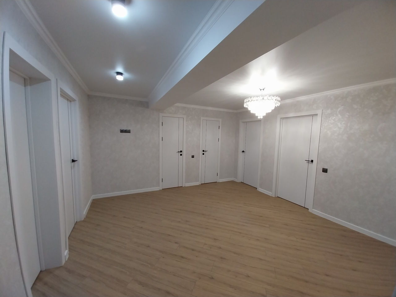 Apartament cu 3 camere, 71 m², Buiucani, Chișinău foto 1