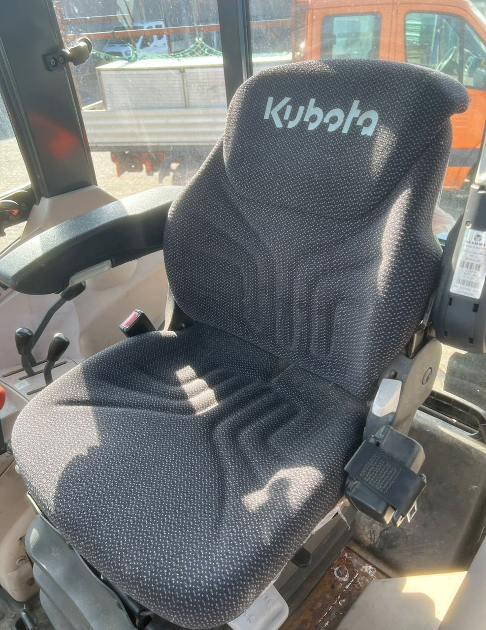 Kubota M6040  foto 12