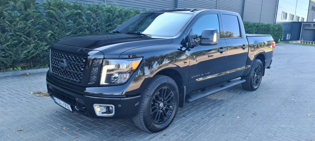 Nissan Titan foto 0