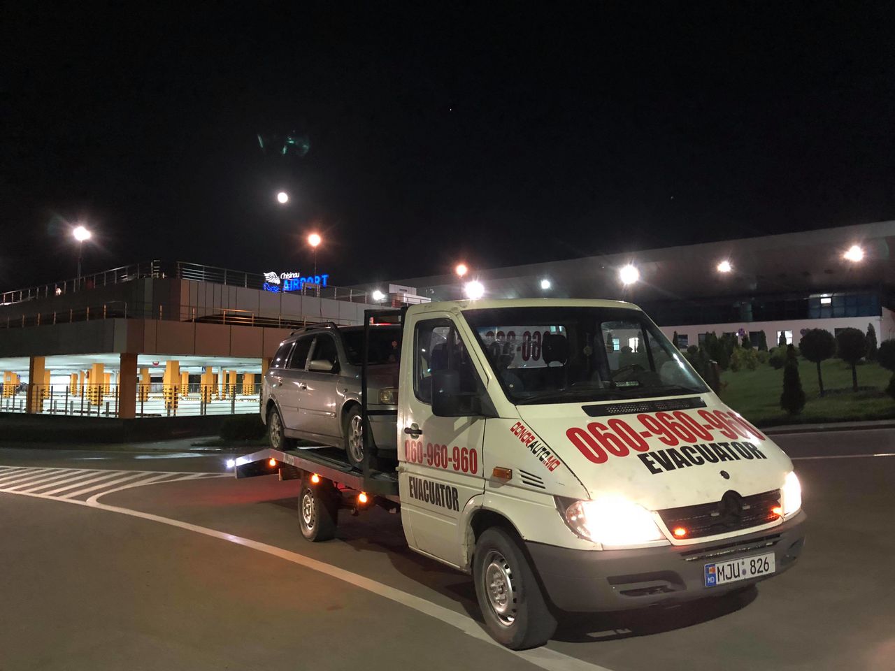Evacuare auto 24/24  in orice raza a orasului si in afara orasului фото 8