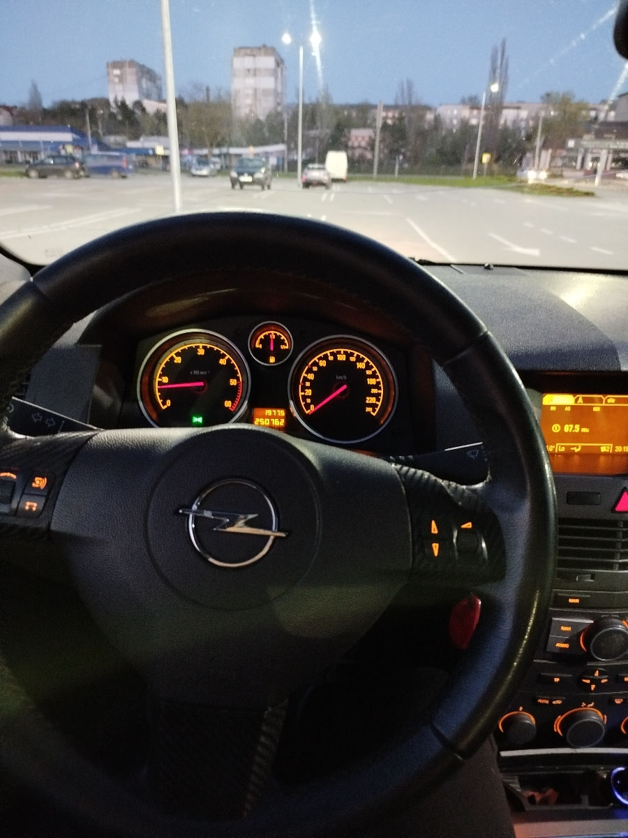 Opel Astra foto 2