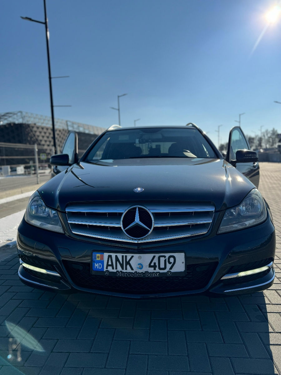 Mercedes C-Class foto 2