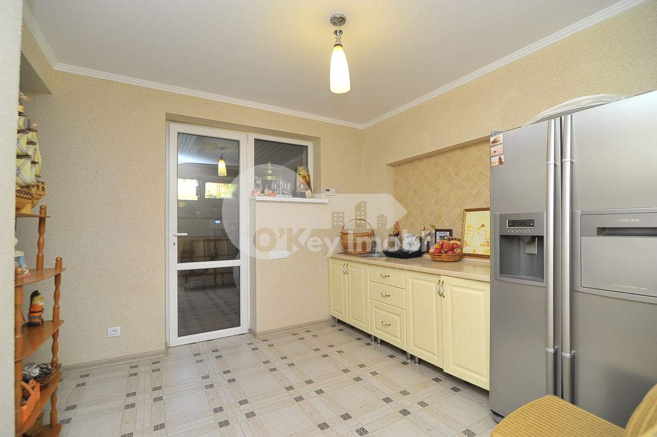 Casa cu 2 nivele, sect. Centru, 230 mp, 380000 € ! foto 17