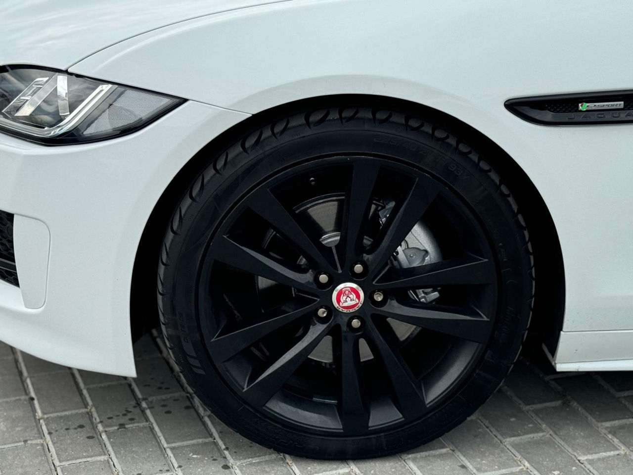 Jaguar XE foto 9