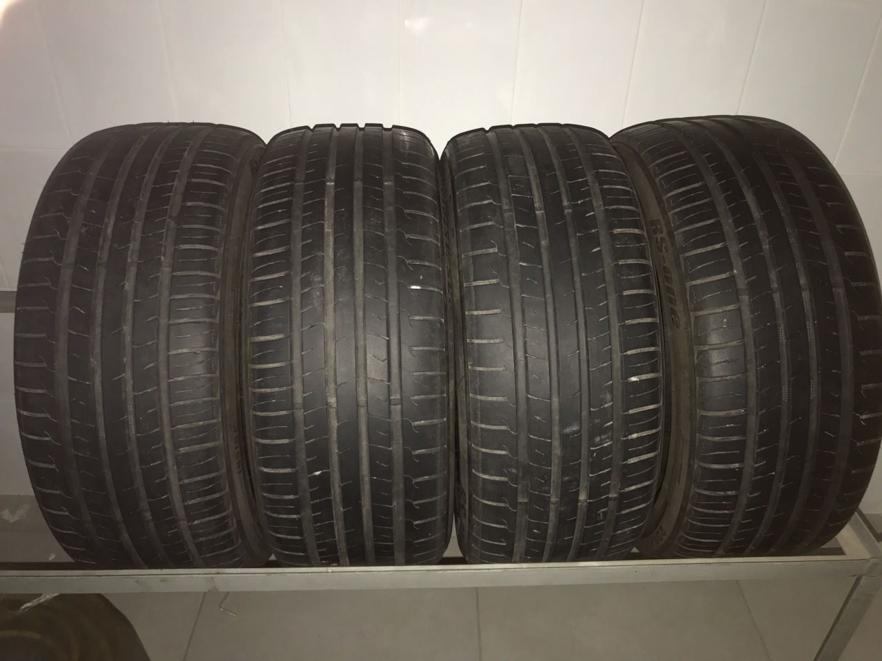 Продам лето 235/45 R18 ( без шишек и порезов)