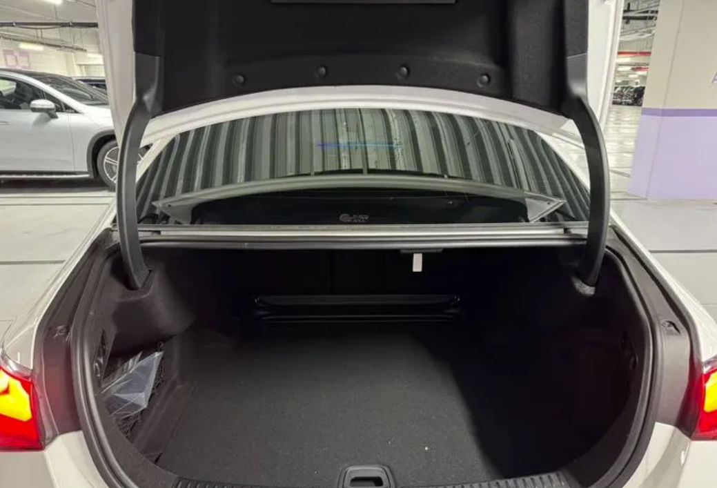 Mercedes E-Class фото 8
