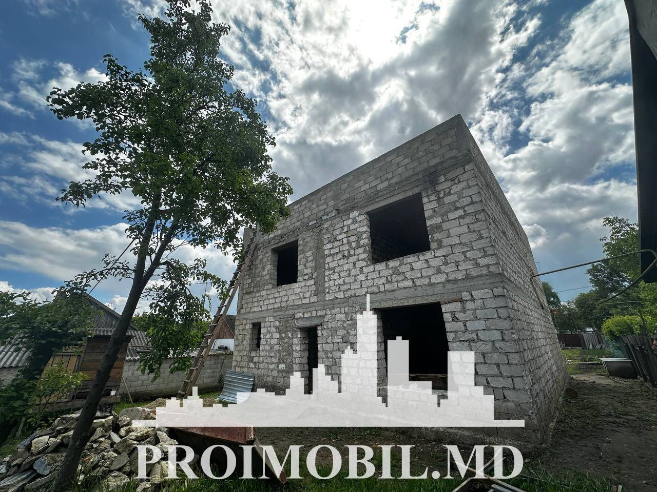 Casă spre vânzare cu 4 camere, 240 m2 în Suburbie, Straseni foto 1