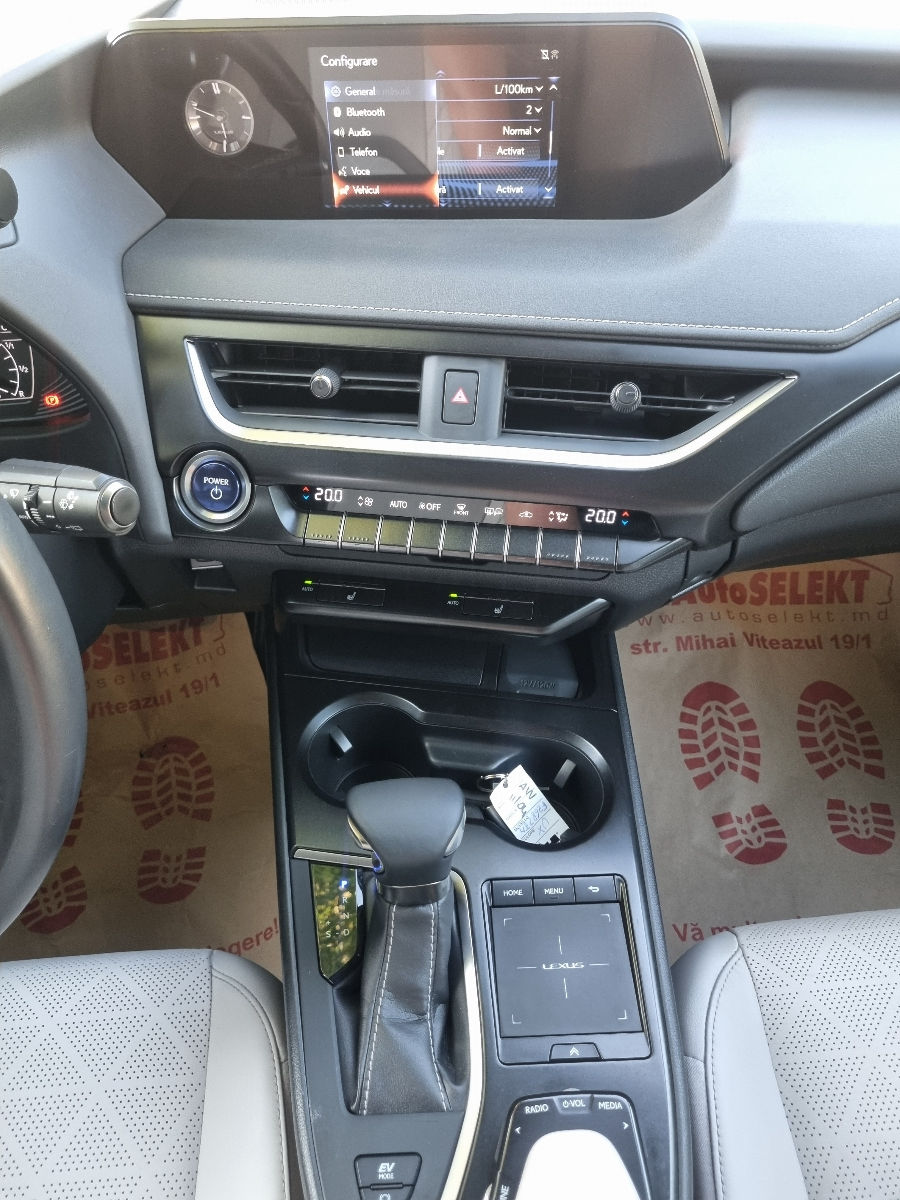 Lexus UX 2019 photo 13