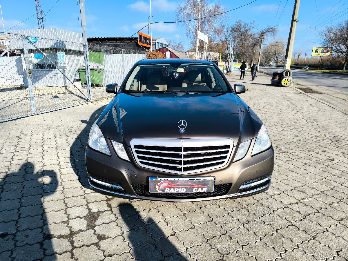 Mercedes E-Class foto 1