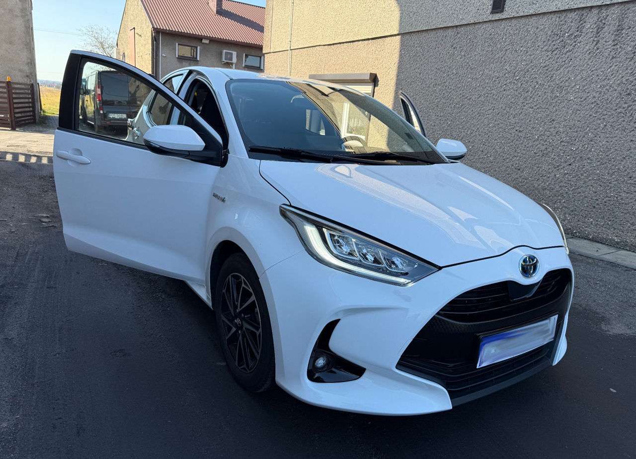 Toyota Yaris фото 6
