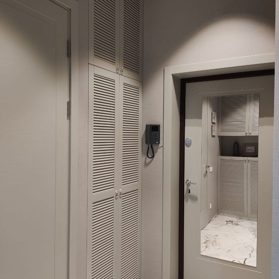 Fronturi lamelare – transformă-ți livingul cu lemn viu foto 16