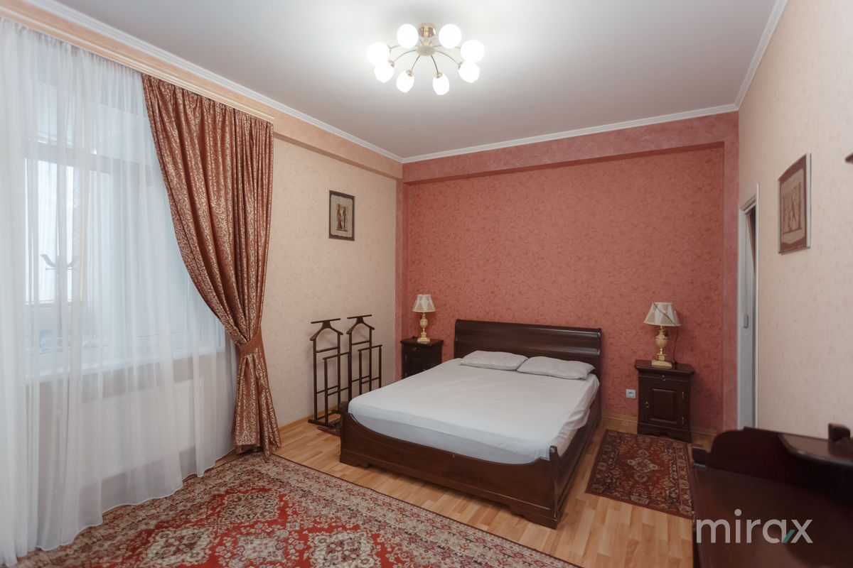 Apartament cu 3 camere, 117 m², Centru, Chișinău foto 0