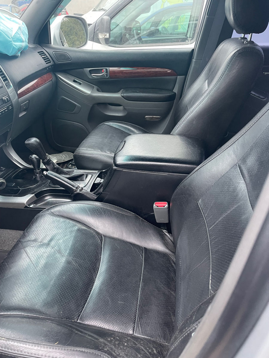 Toyota Land Cruiser Prado foto 8